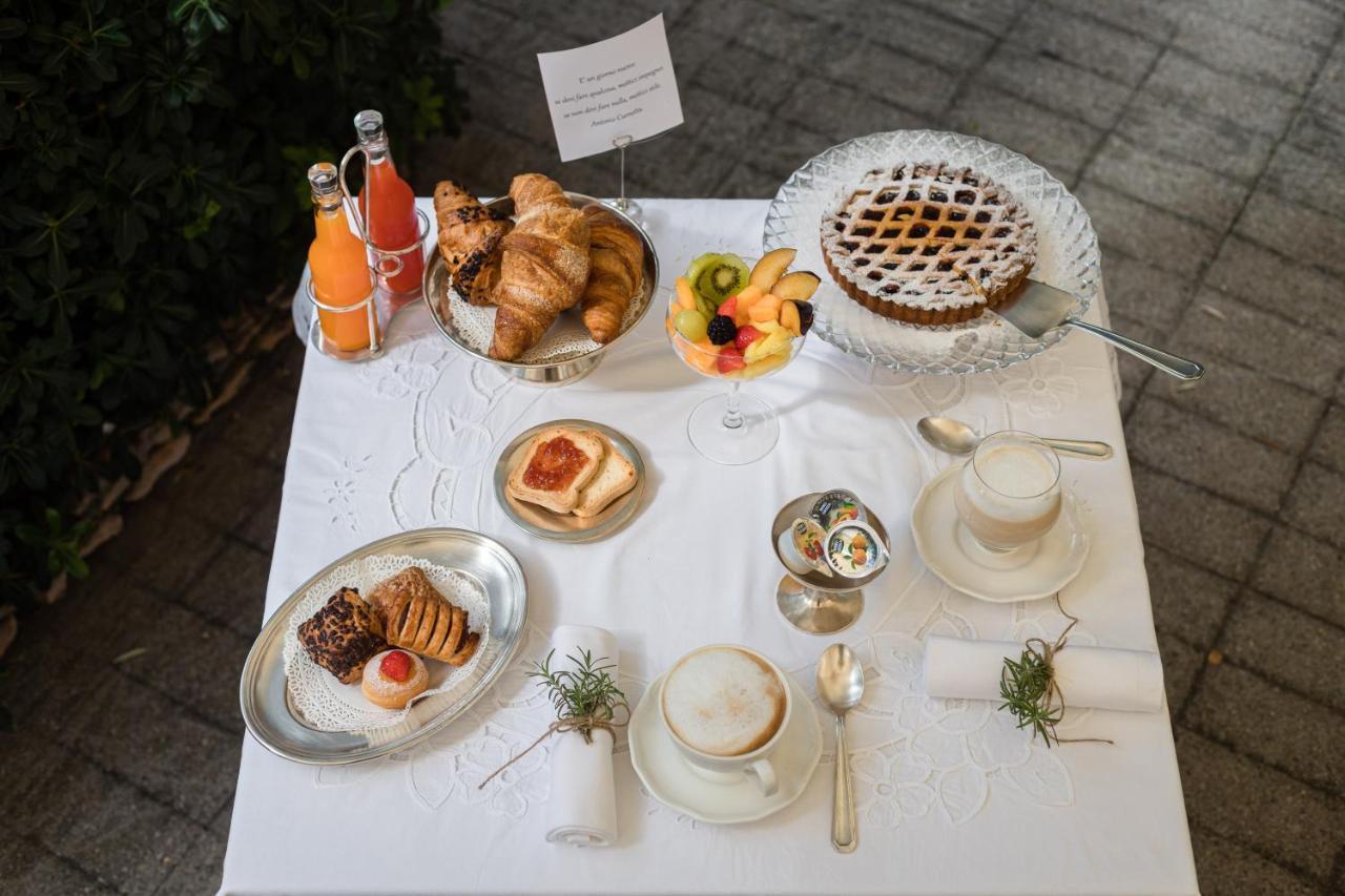 Hotel Serenella Сирмионе Экстерьер фото