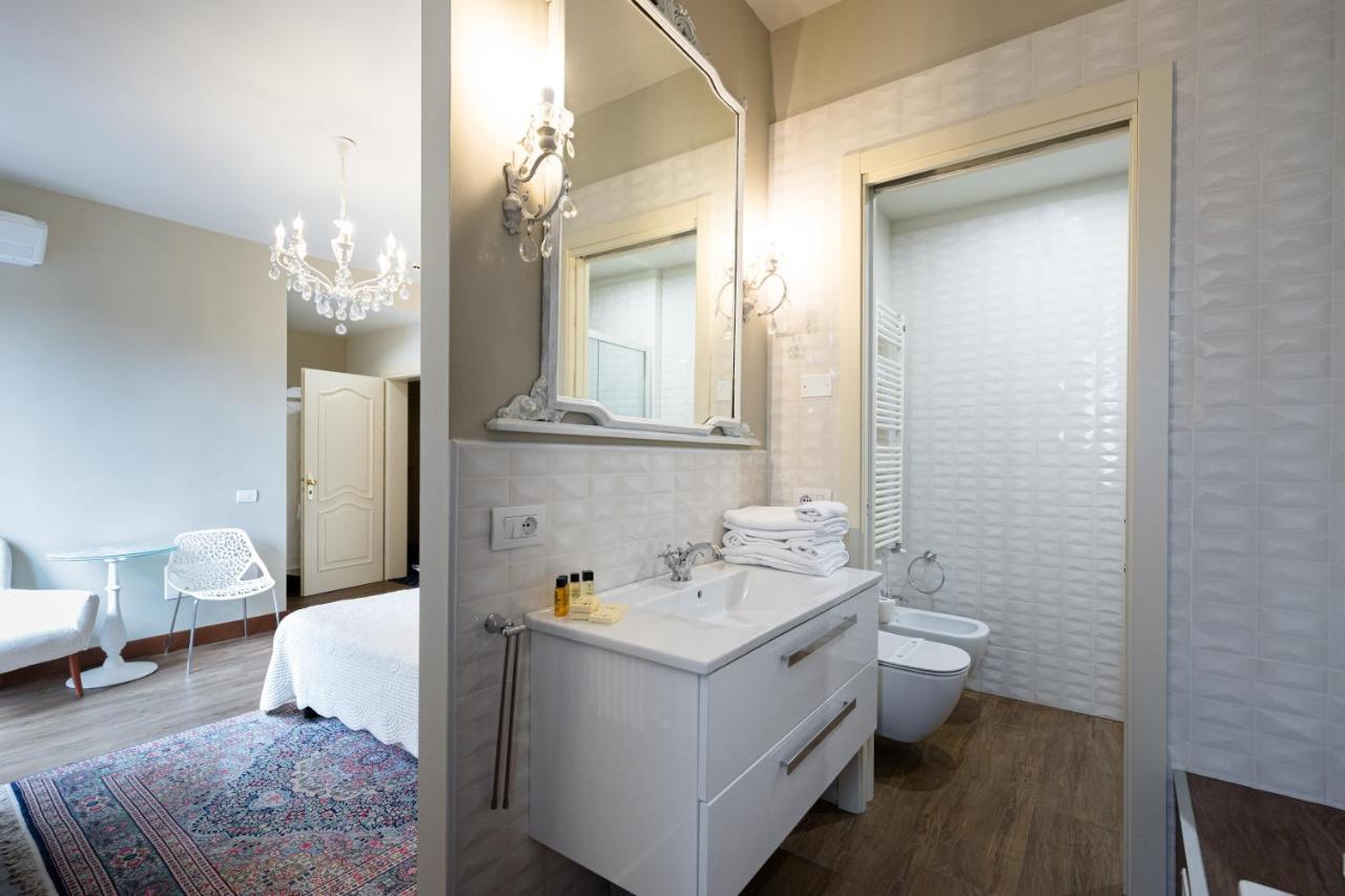 Hotel Serenella Сирмионе Экстерьер фото
