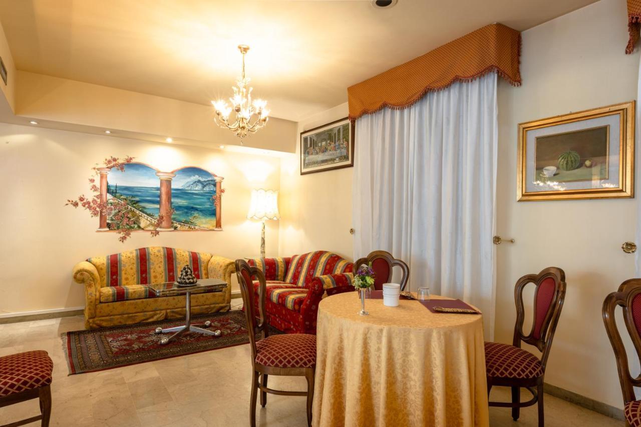 Hotel Serenella Сирмионе Экстерьер фото