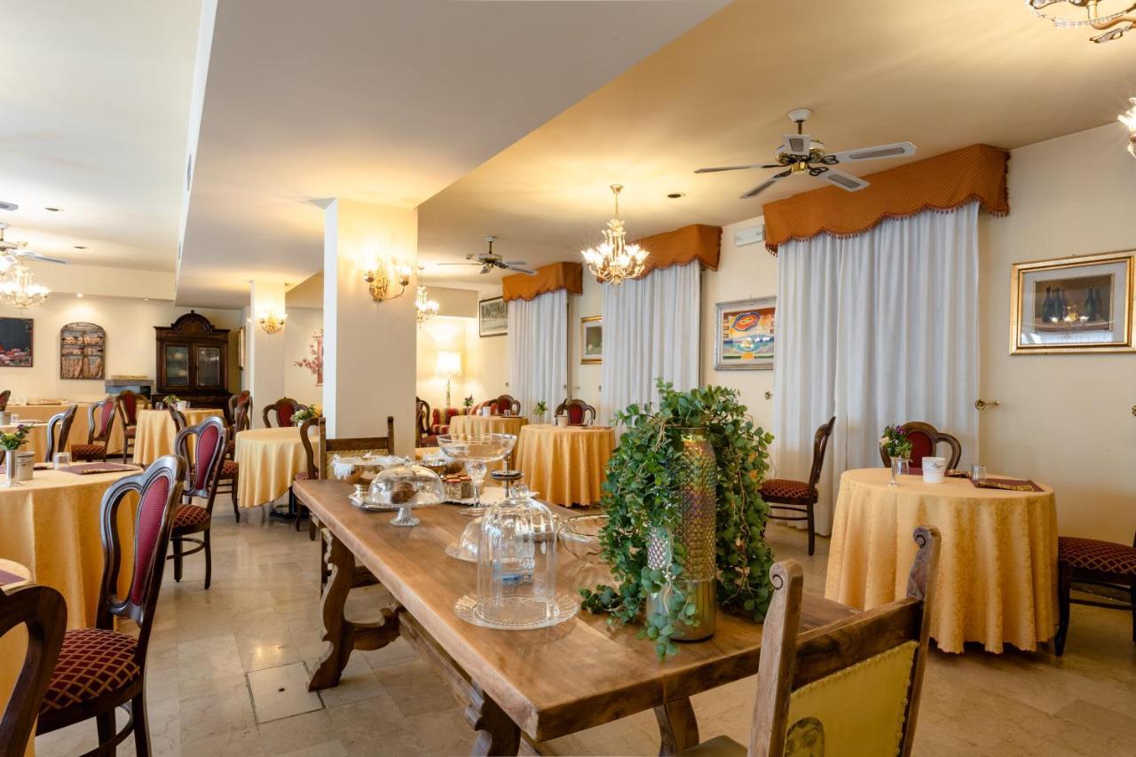 Hotel Serenella Сирмионе Экстерьер фото