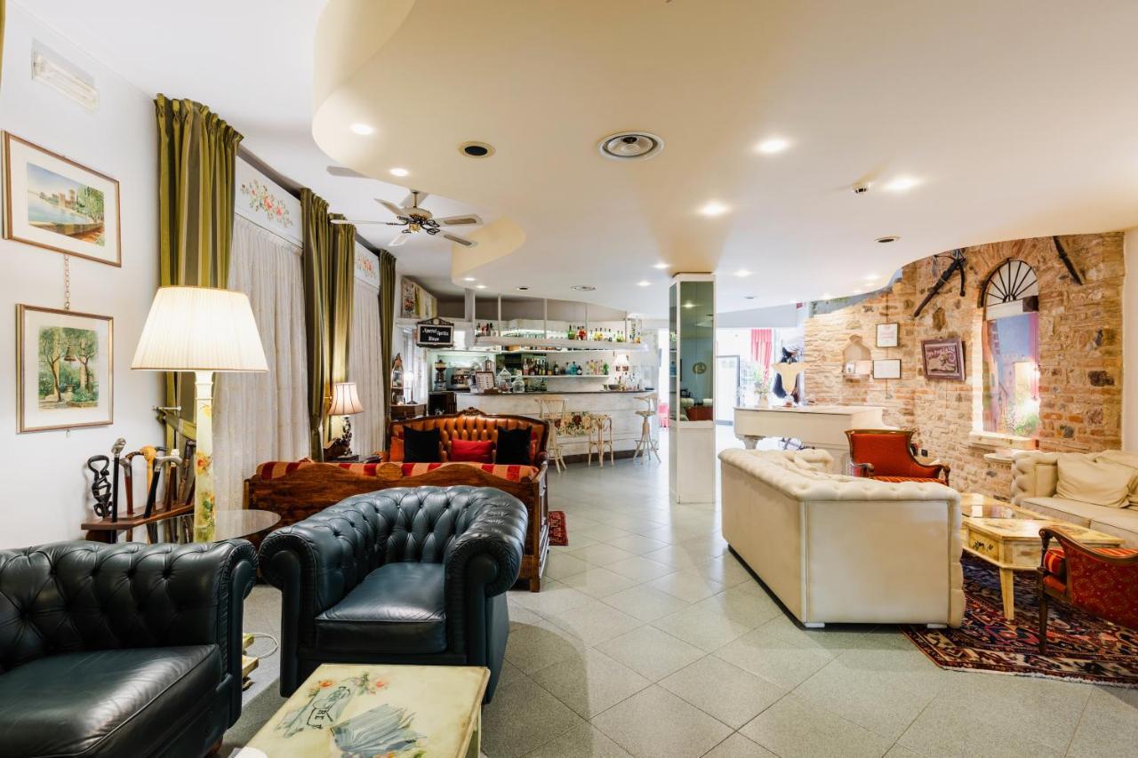 Hotel Serenella Сирмионе Экстерьер фото
