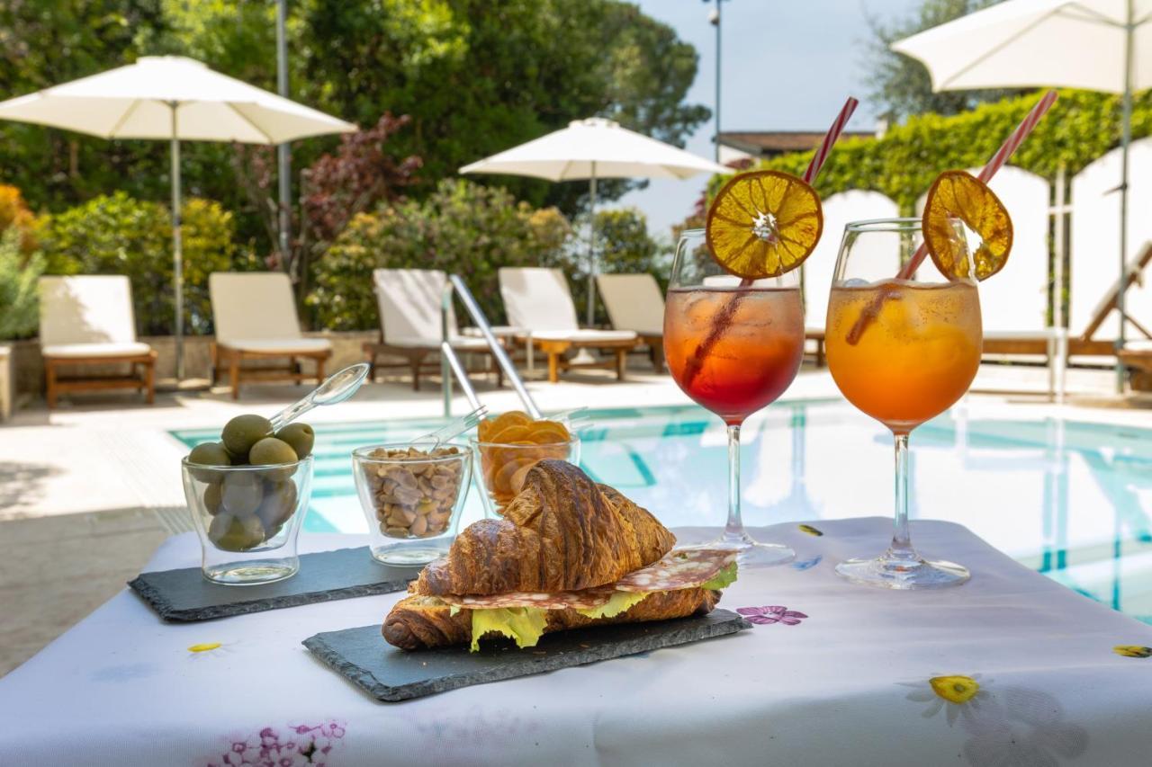 Hotel Serenella Сирмионе Экстерьер фото