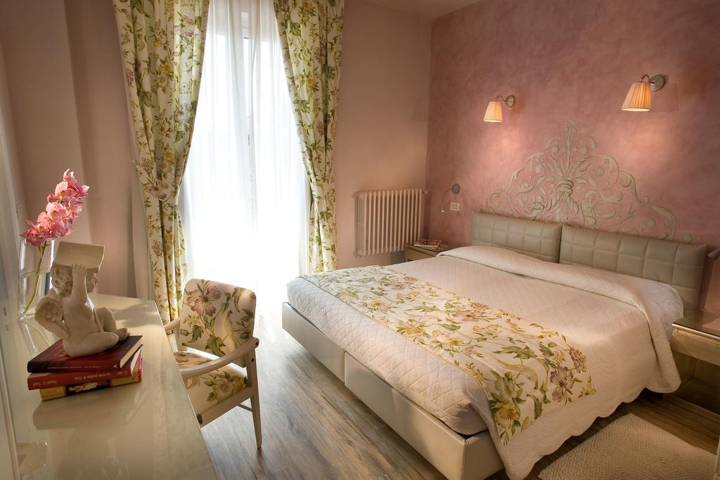 Hotel Serenella Сирмионе Номер фото