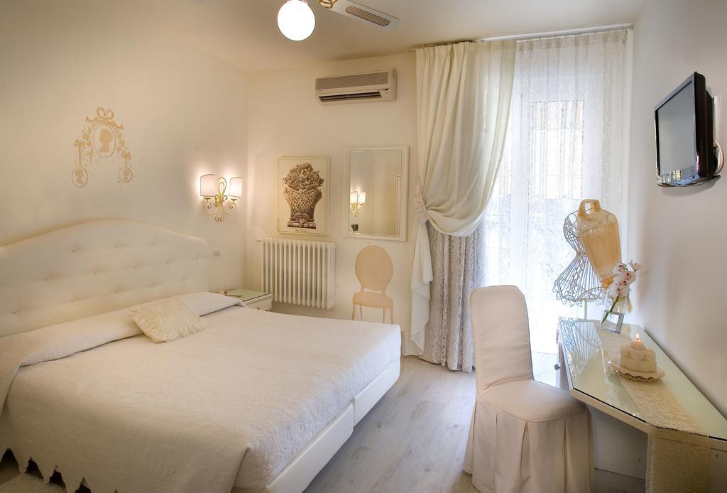 Hotel Serenella Сирмионе Номер фото