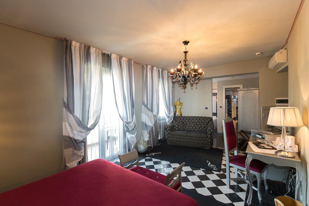 Hotel Serenella Сирмионе Экстерьер фото