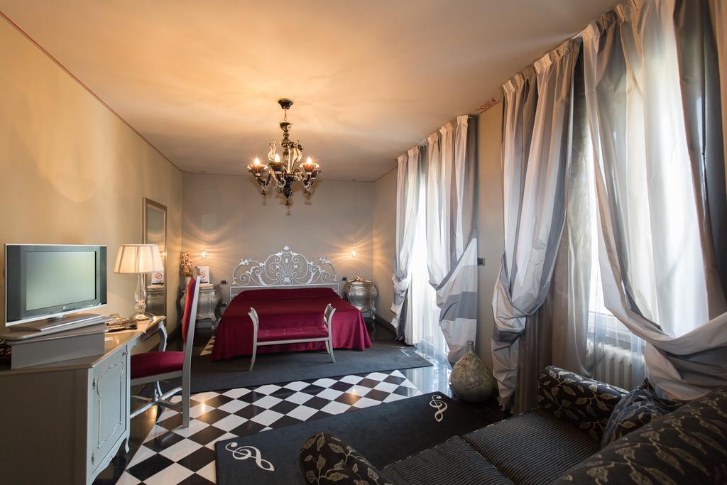 Hotel Serenella Сирмионе Экстерьер фото
